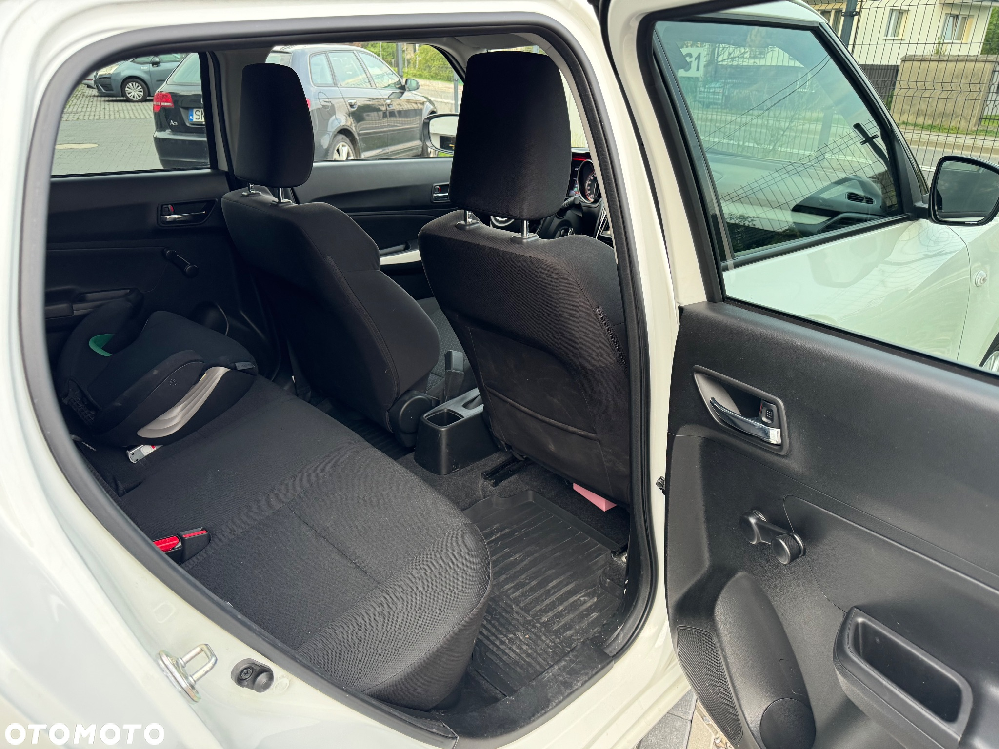 Suzuki Swift 1.2 Dualjet SHVS Premium Plus - 8