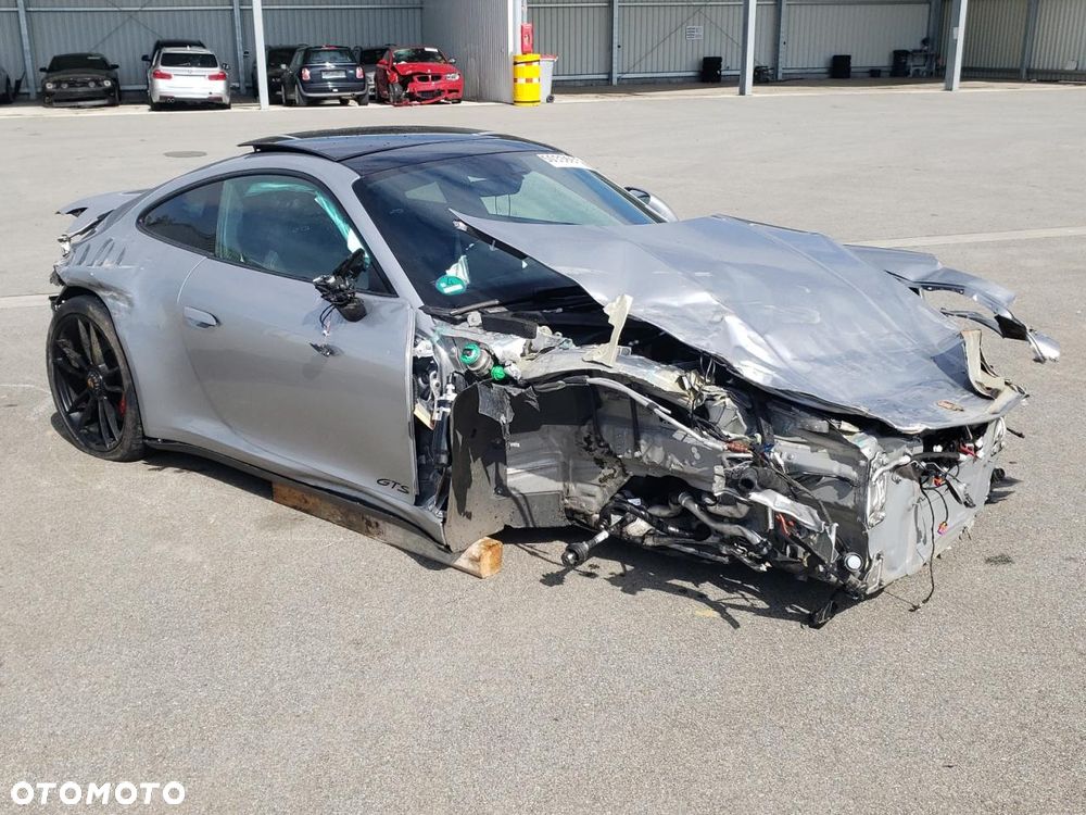 Porsche 911 Carrera 4 GTS PDK - 2