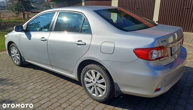 Toyota Corolla 2.0 D-4D Premium - 3