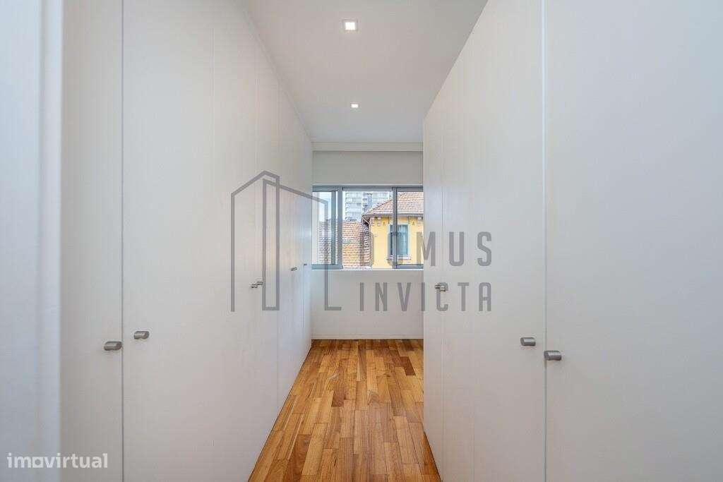 T2 remodelado com duas varandas e lugar de garagem | Zona da Boavista-22