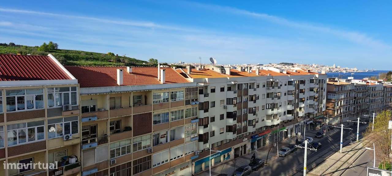 T3+1 | 110m2 | Av. 25 de Abril, Cacilhas | Com vista de Rio-0