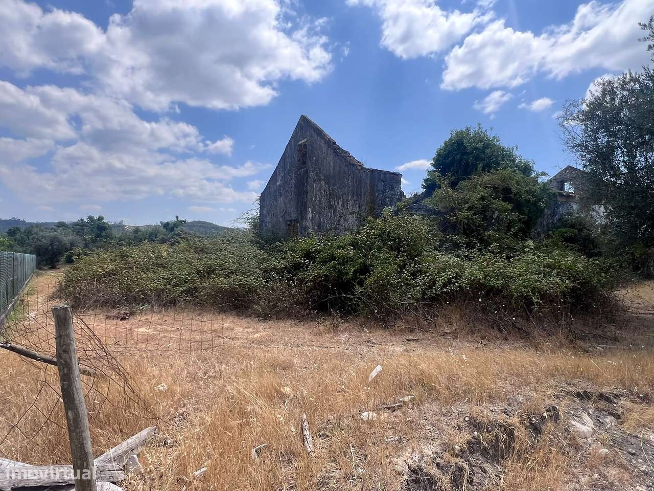 Vende-se Moradia á Entrada de Ourém- Grande Oportunidade-11