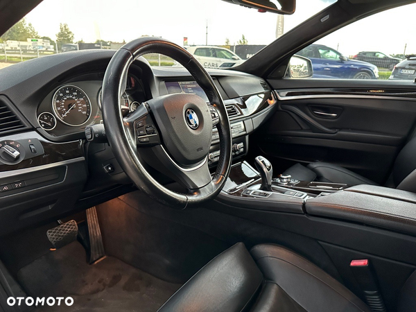 BMW Seria 5 550i - 10