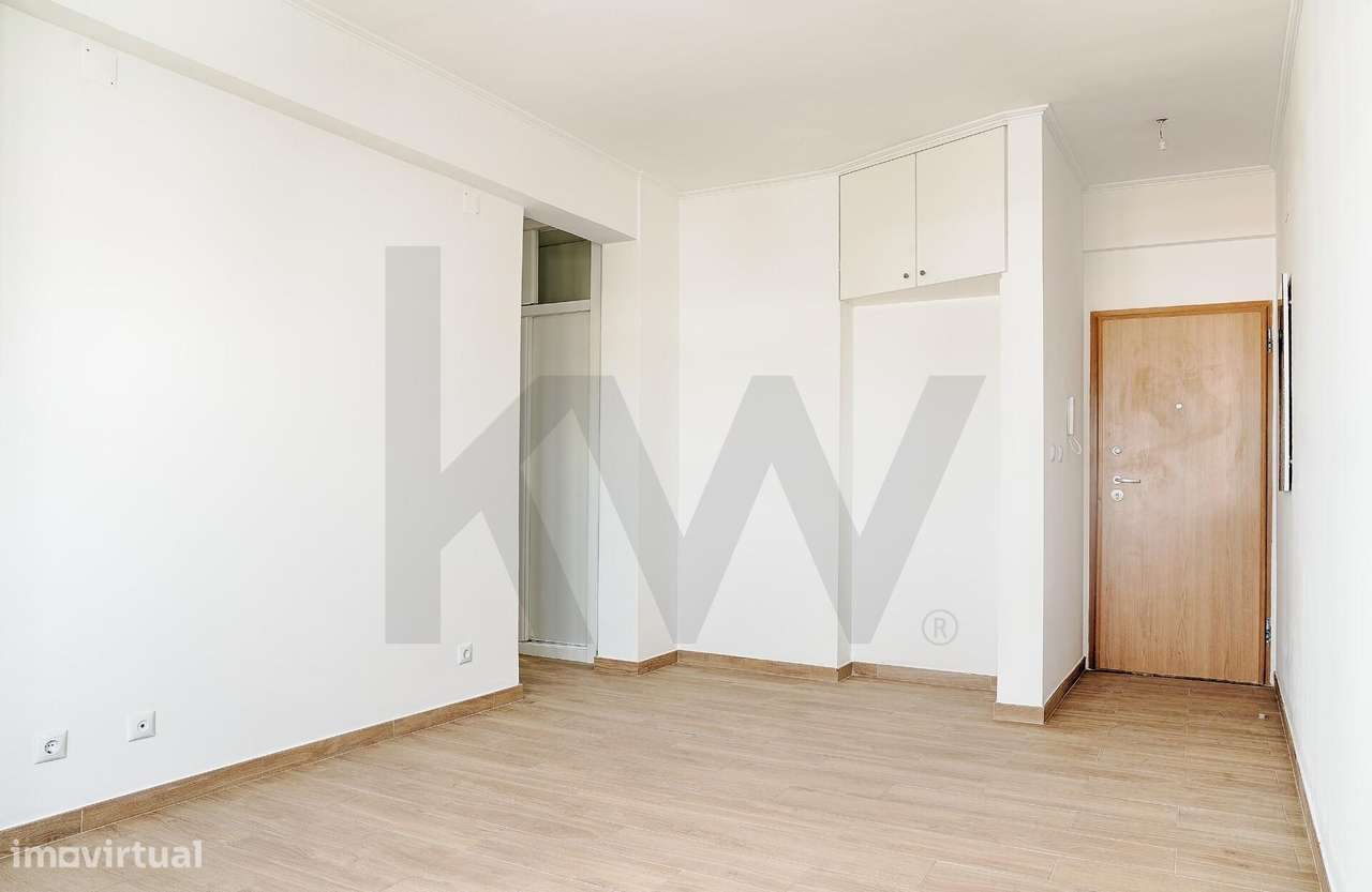 Apartamento T1 totalmente remodelado na Rua Vasco da Gama Fernandes --6