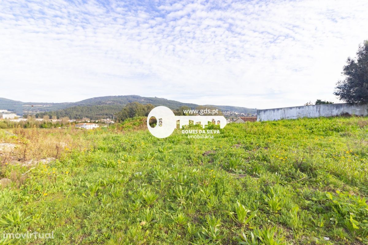 Terreno p/ construção com ap/ 700m2 sito em Lomar