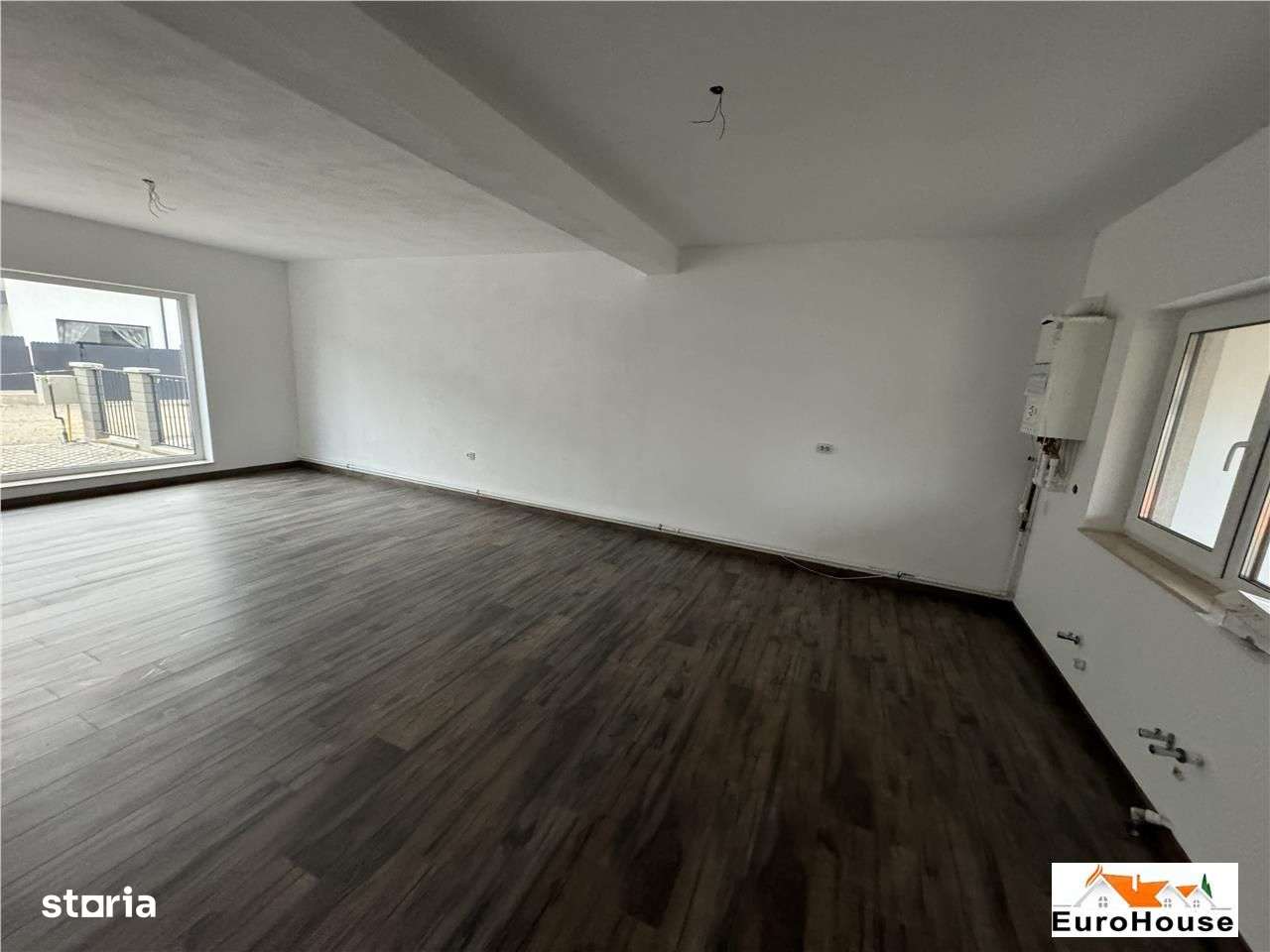 Case in regim insiruit de vanzare in Alba Iulia - Imagine principală: 2/9