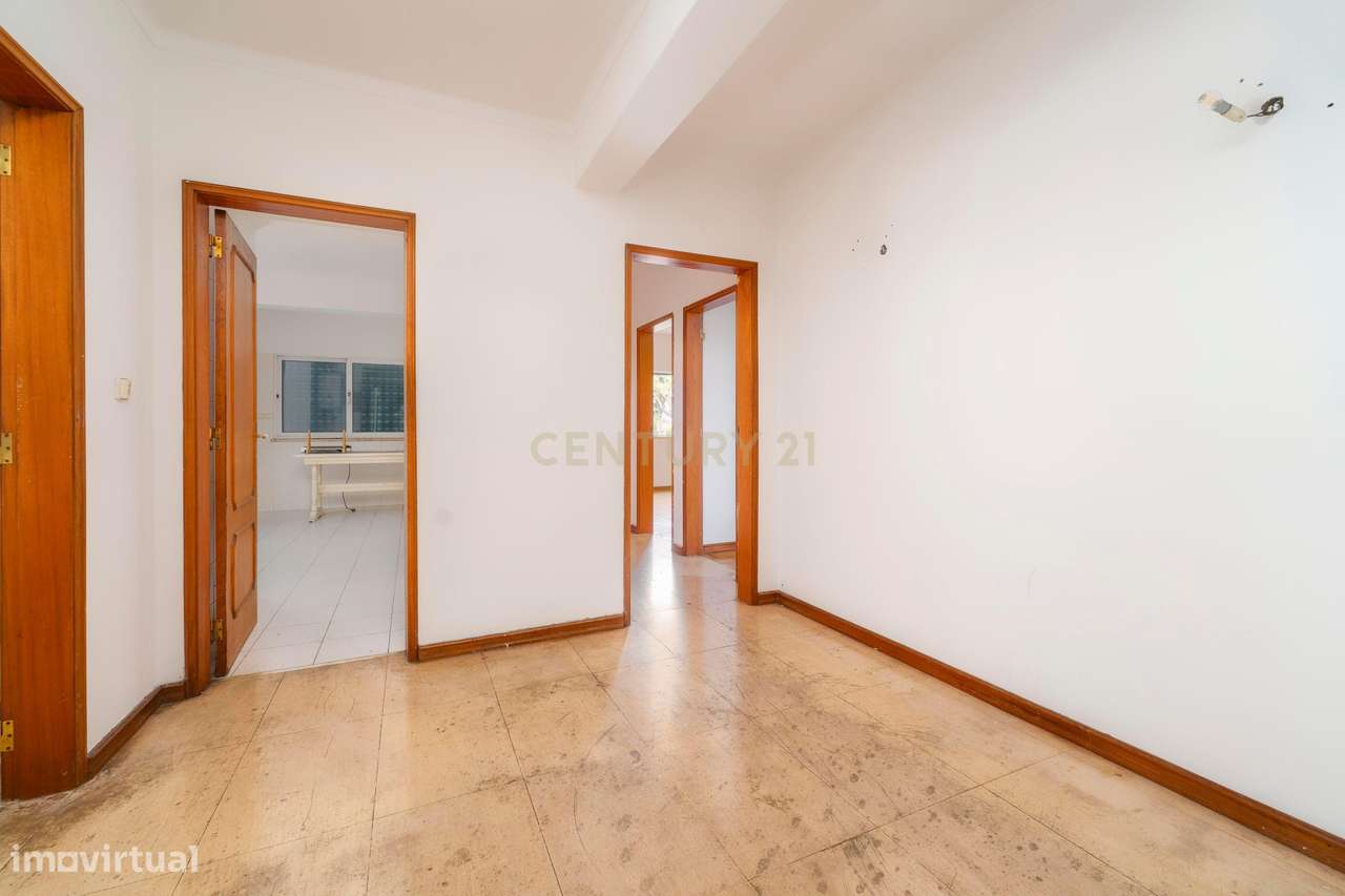 Apartamento T4 com garagem em condomínio com piscina no centro de Albu-14