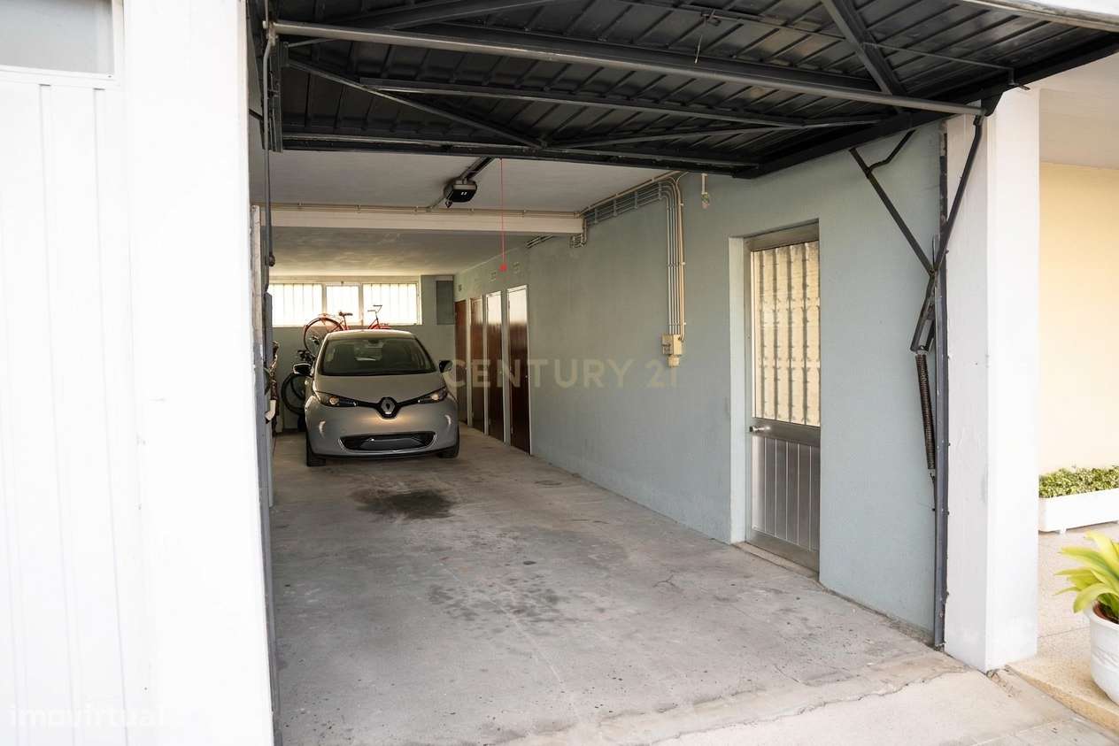 Apartamento T3 em Valbom | Garagem | Arrumos | Excelente Exposição Sol-9
