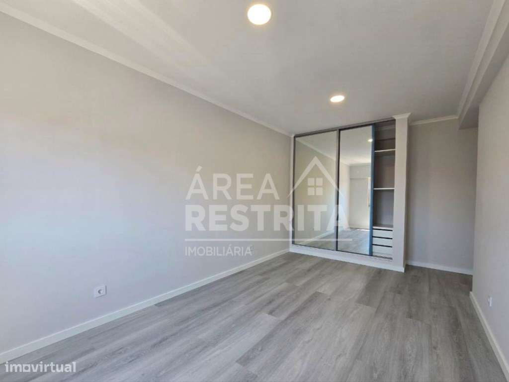 Apartamento T4, totalmente remodelado, na Cruz de Pau-13