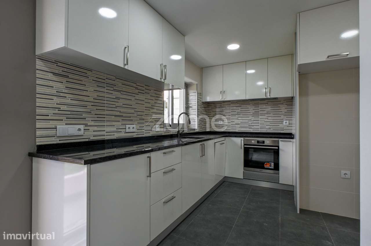 Apartamento T2 Remodelado com Garagem | Santa Clara | Coimbra-11