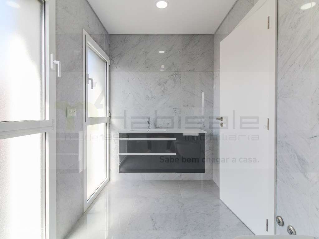 Moradia T3, situada em Areia Cascais, a curta distância da praia do...-24