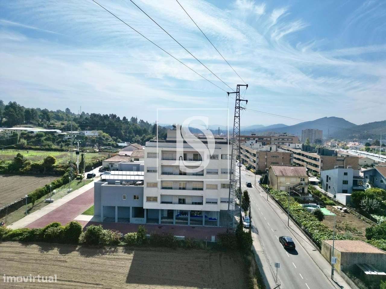 Apartamento T3 com Terraço, Vista Serra e Garagem para 3 Carros em Val-5