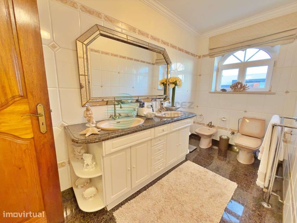 Moradia V5 com terreno com 2075m2, vista de mar-45