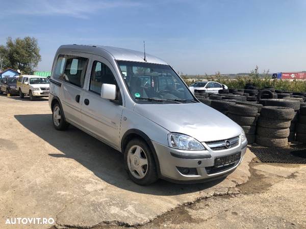 Dezmembrez piesel Opel Combo - 1