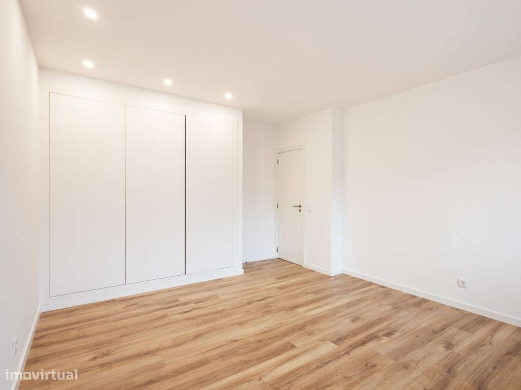 Apartamento T2 na Marginal - Primeira Linha, Figueira da Foz - Tota...-9