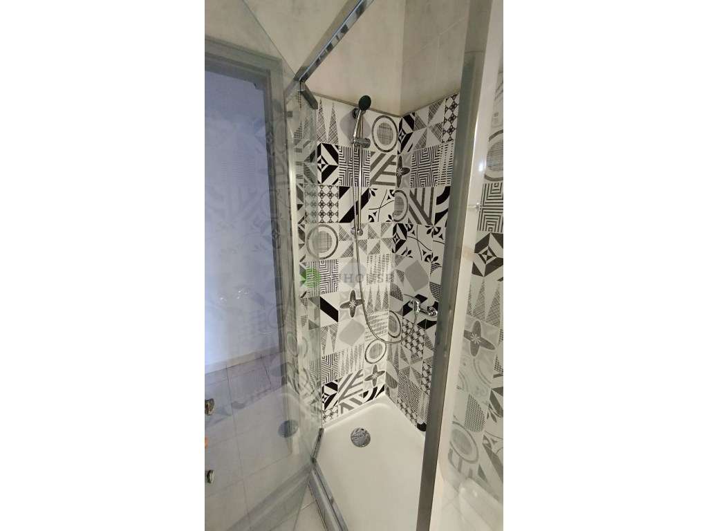 Apartamento T2 com terraço para venda no centro de Vila Real de San...-10