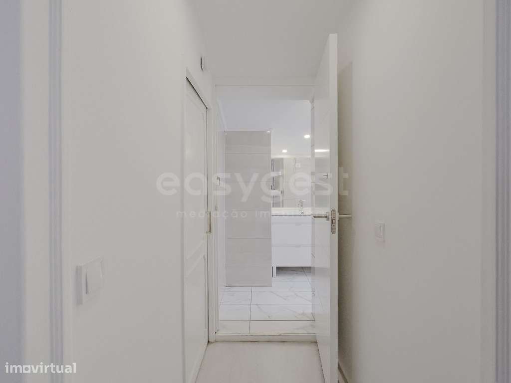 T2 remodelado no coração de Lisboa, entre o Bairro Alto e Santos-13