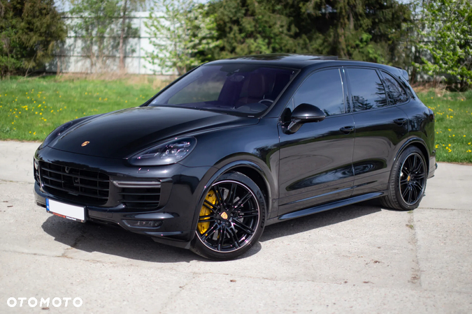 Porsche Cayenne Turbo S - 4