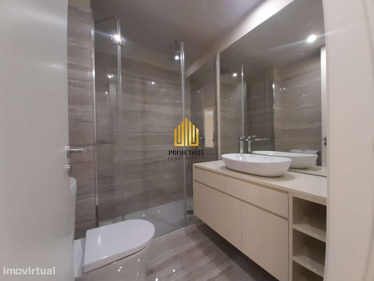 T3 NOVO de Luxo com área bruta de 170m2, junto ao centro e ao Metro!-23