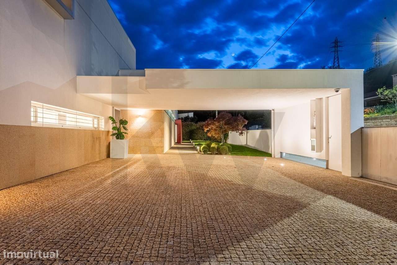 Moradia de Luxo T4 com 746m2 de Área no Parque Natural das Sete Fontes - Grande imagem: 4/60