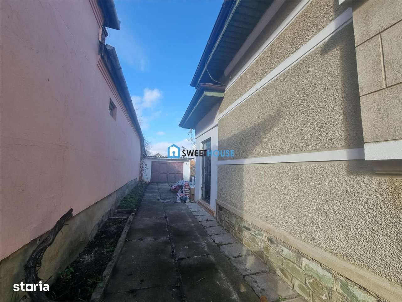 Casa de vanzare  cu 4 camere si anexe  in Fagaras.-3