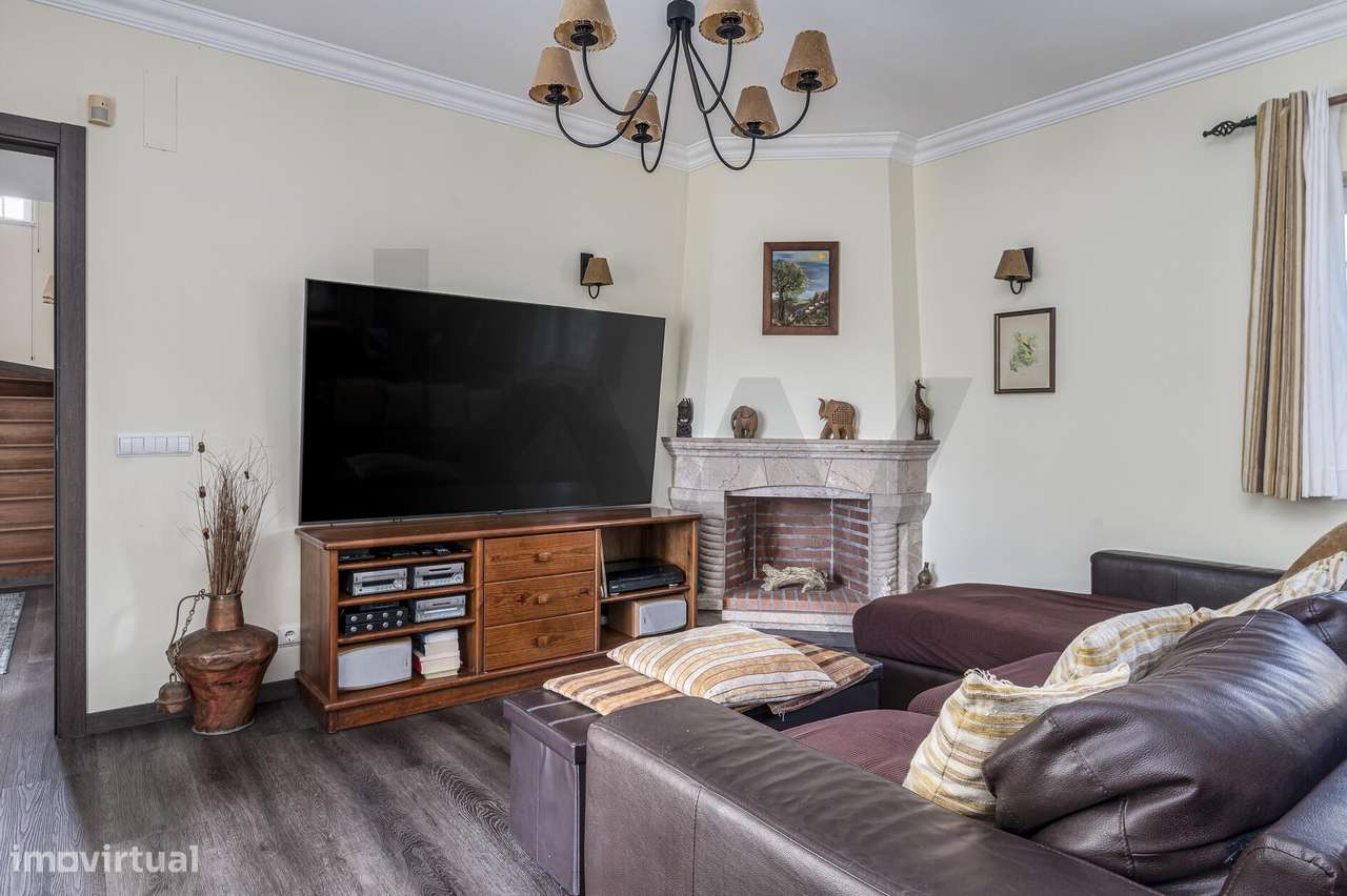 Moradia T4 Independente com Jardim – A 12 min a pé da Praia e 35 min d-22