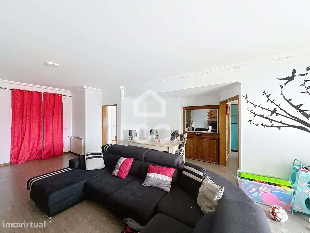 Moradia isolada, com terreno envolvente com Churrasqueira e garagem - Grande imagem: 5/45