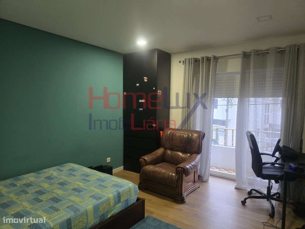 Andar Moradia T3 com Logradouro Privativo e Box para 2 carros !-19