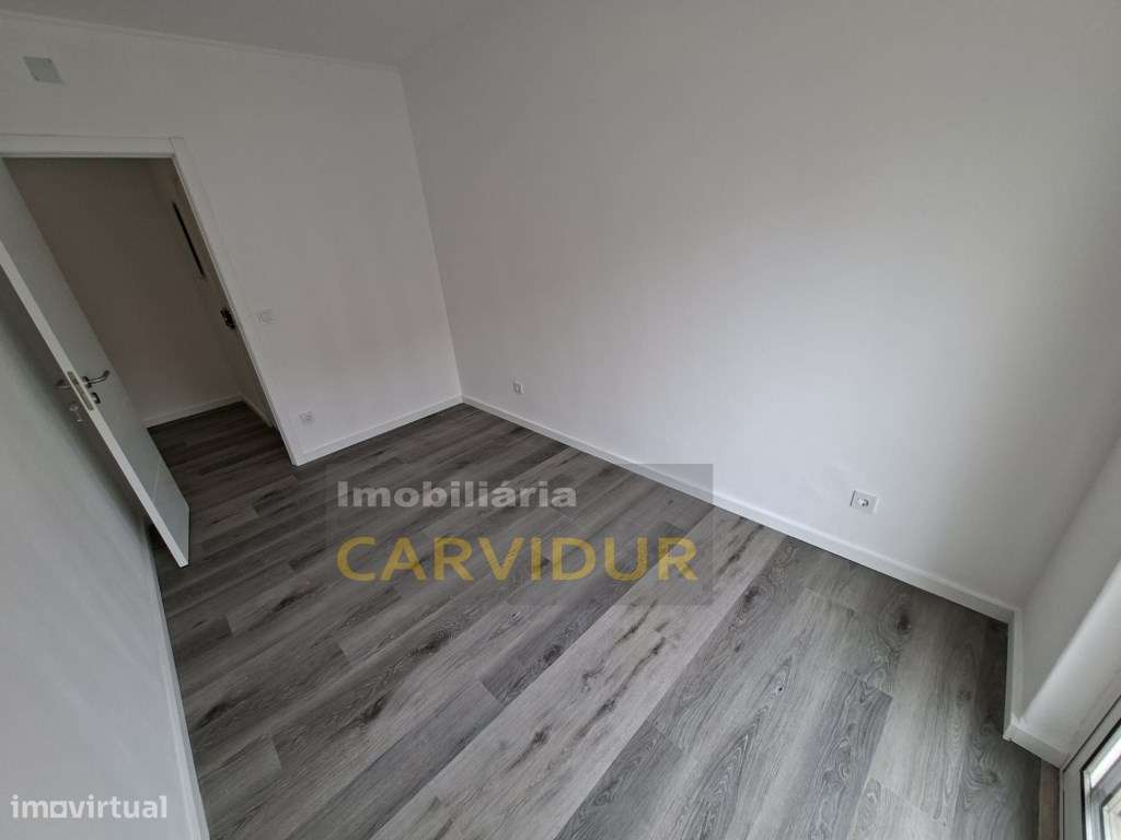 Baixa da Banheira T2 totalmente remodelado-10