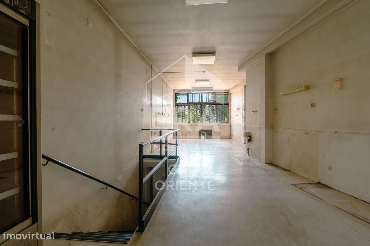 Moradia T5 com comércio no centro dos Carvalhos-10