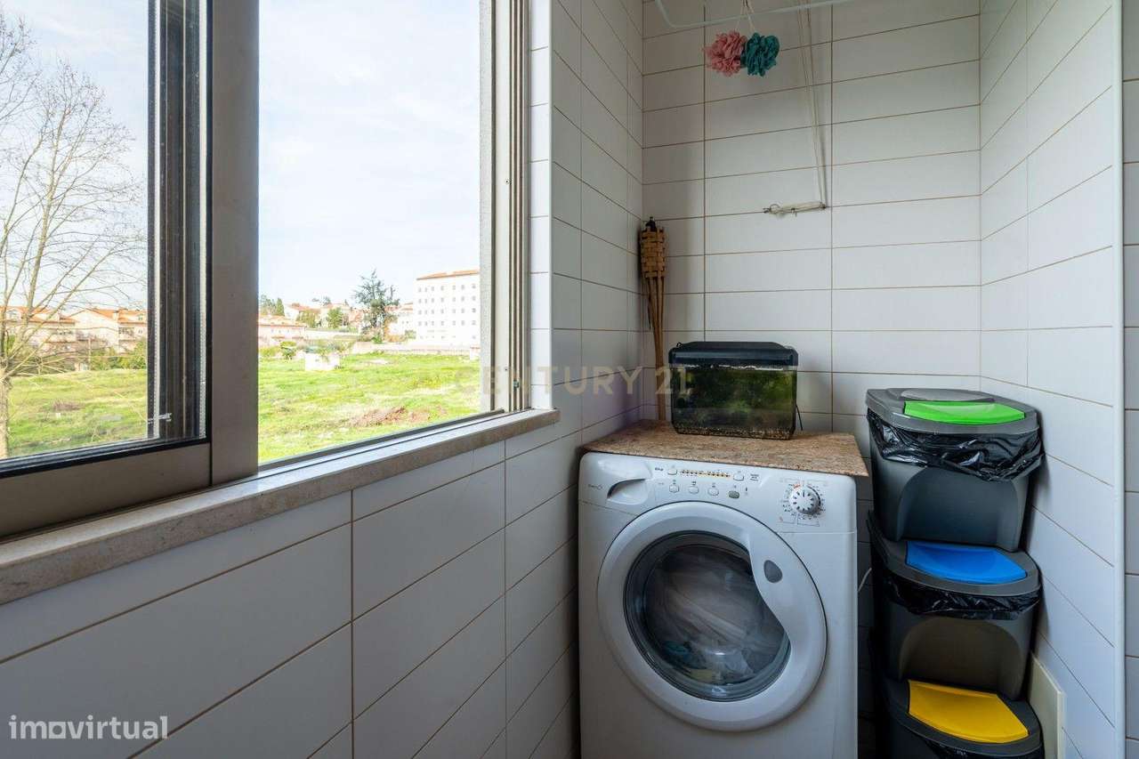 Excelente Apartamento T2 com elevador e garagem-37