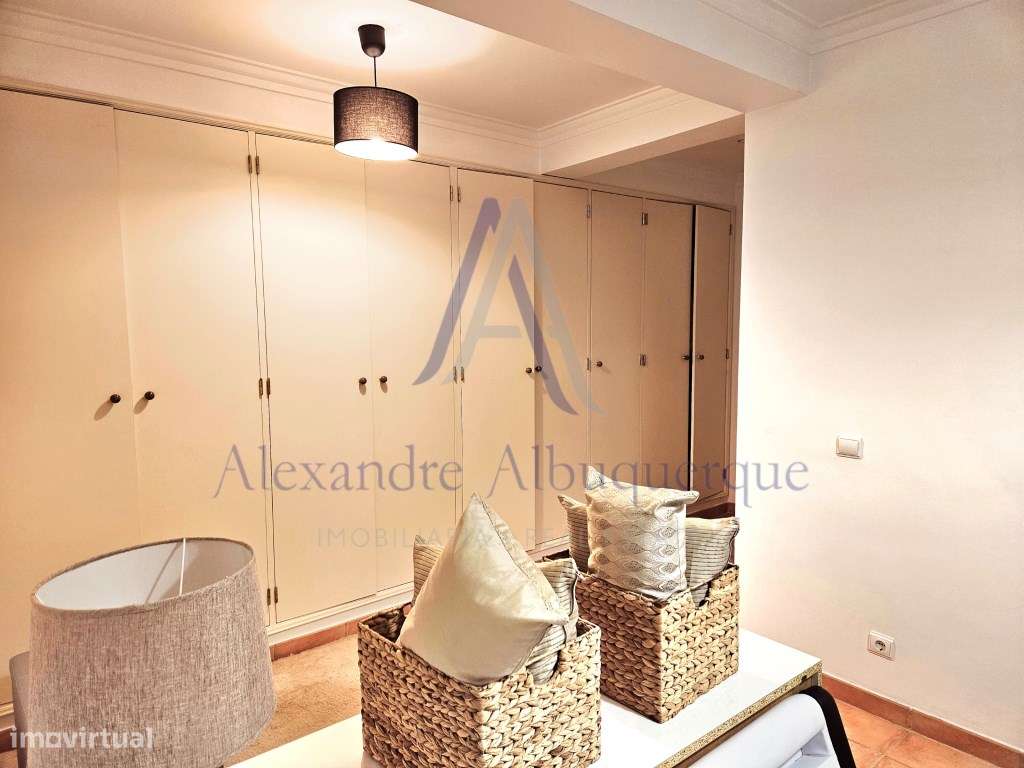 Moradia Isolada T4 de Prestígio com Piscina e Jardim-21