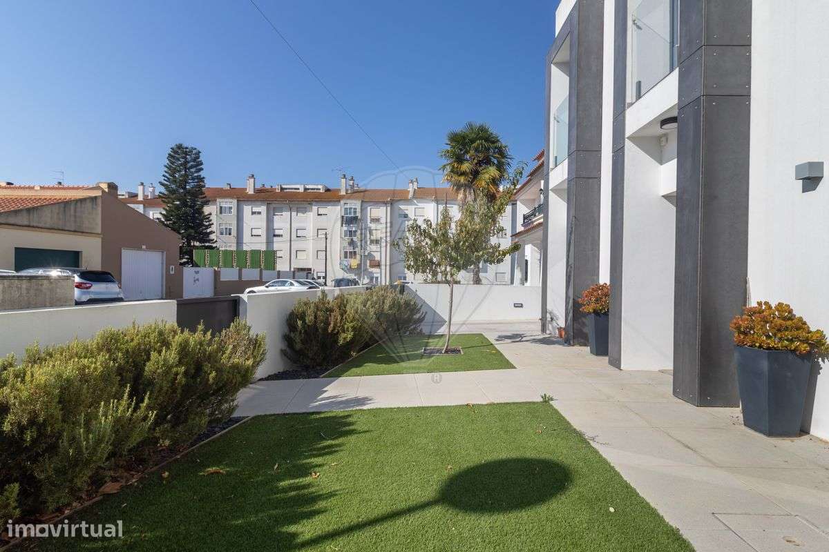 T4, moradia para comprar - Rua Maria Lamas - Bairro do Esteval, Montijo ...
