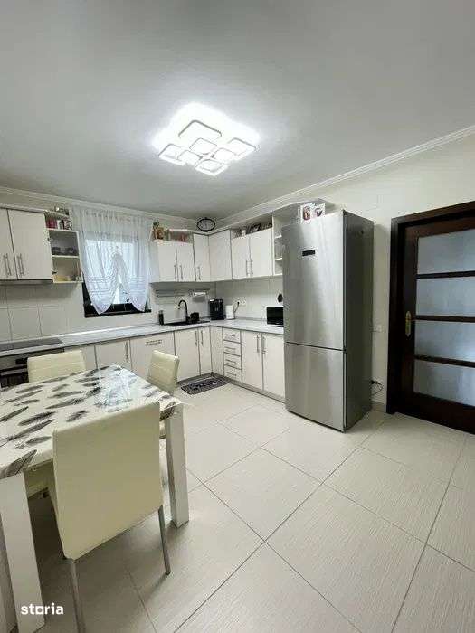 Casa  cu 4 camere, 300mp,garaj, str Votonet - Imagine principală: 5/8