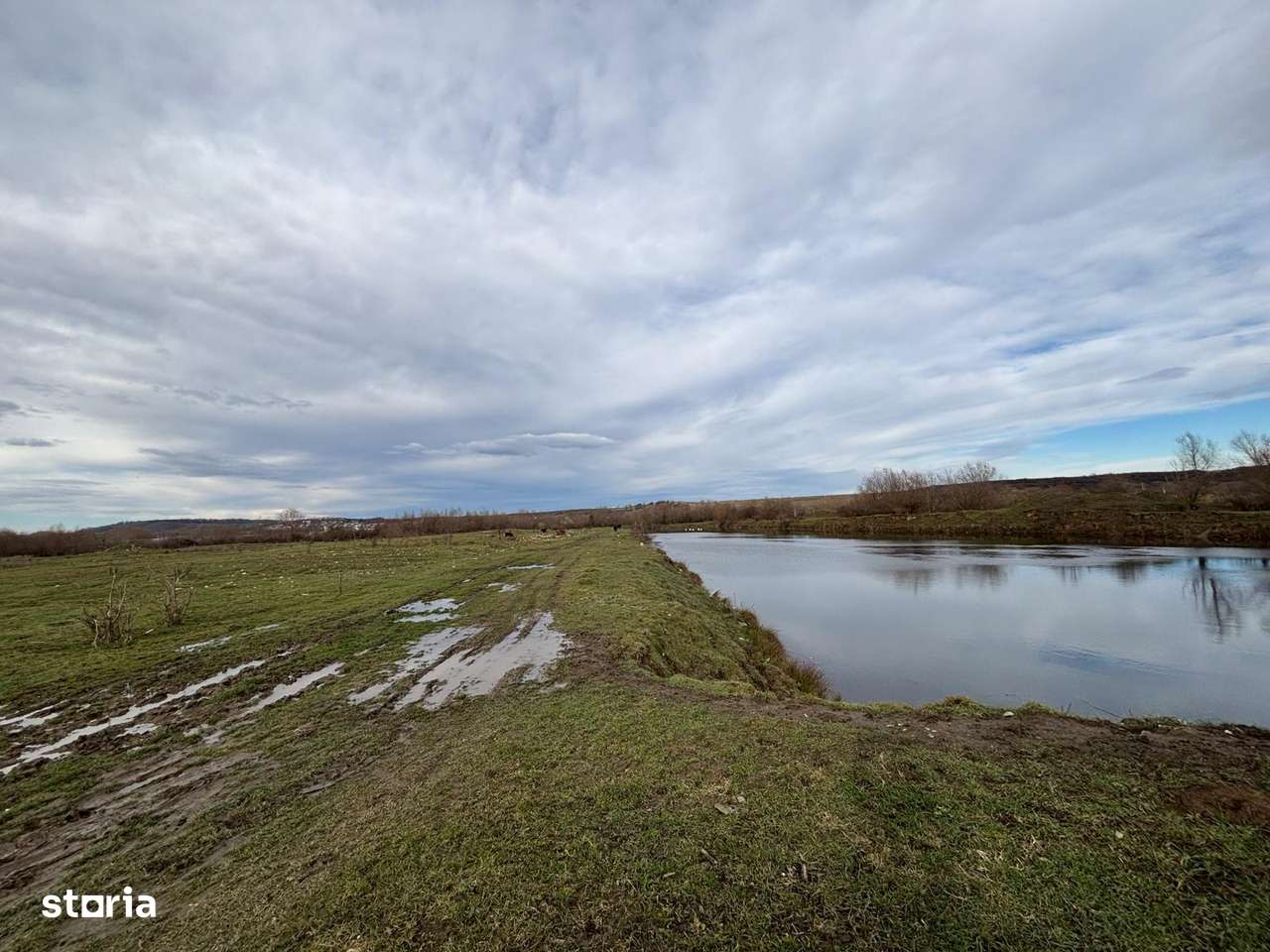 Teren extravilan 24.000 mp cu lac cu pesti zona Cristian-3