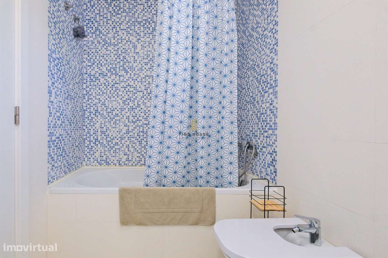 Moradia T3 com piscina, jardim e garagem box, na Caparica-33