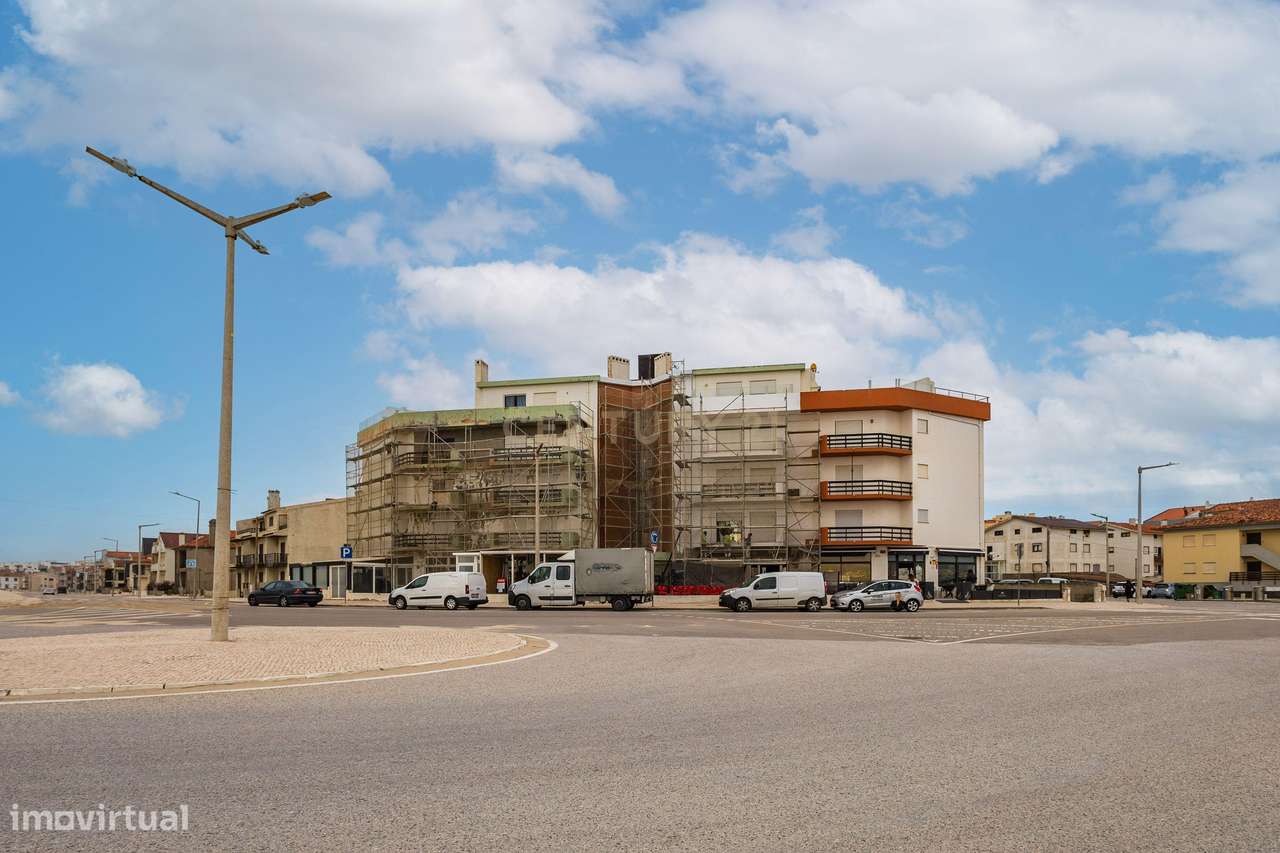 Apartamento T1 Mobilado || Elevador e Garagem || 1ª Linha da Praia do-17