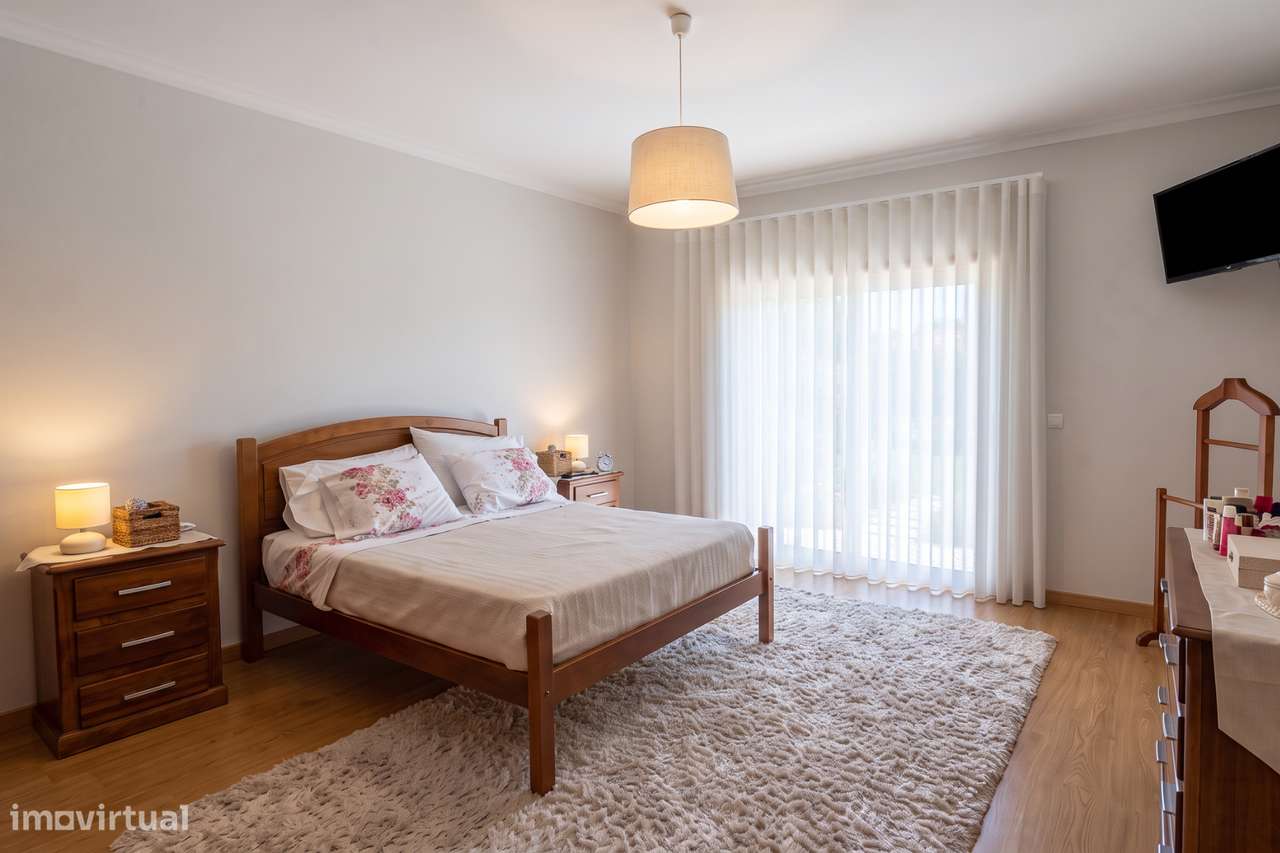 Apartamento T3 com Suíte, Elevador e Garagem em Oliveira do Bairro-6