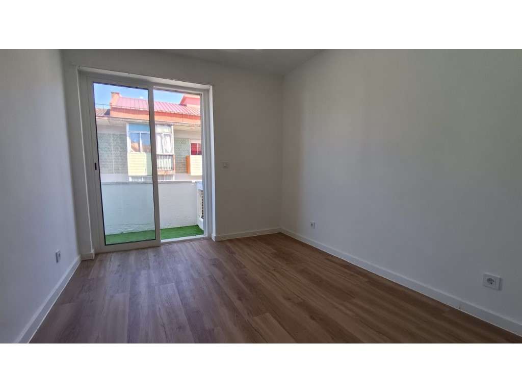 Apartamento T3 REMODELADO | Centro do Cacém-14