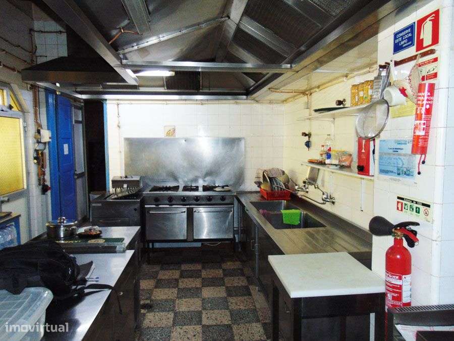 Prédio estação CP Mem Martins-10