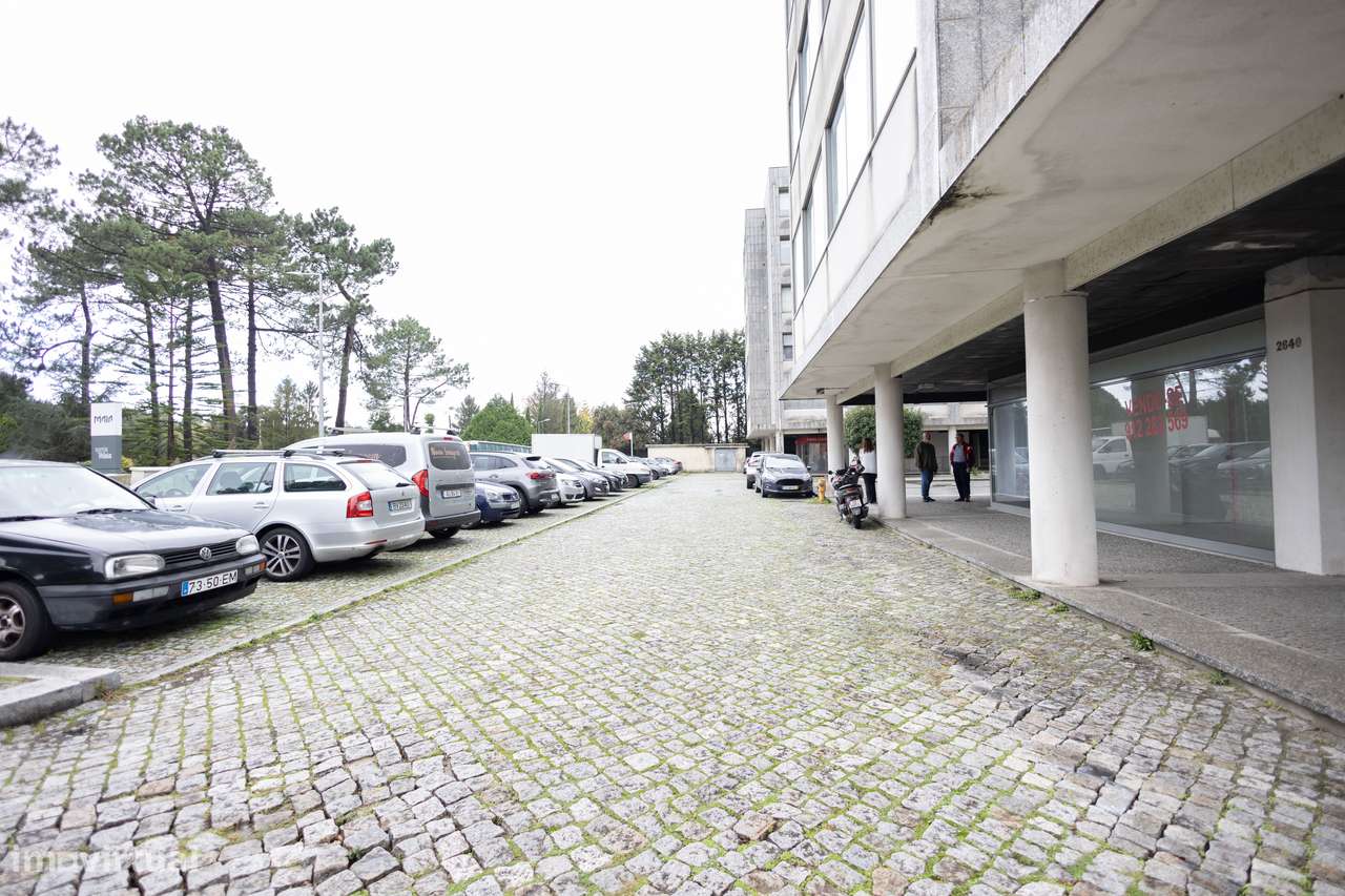 Magnífico T2, com 2 lugares de garagem, junto ao Mira Maia Shopping-12