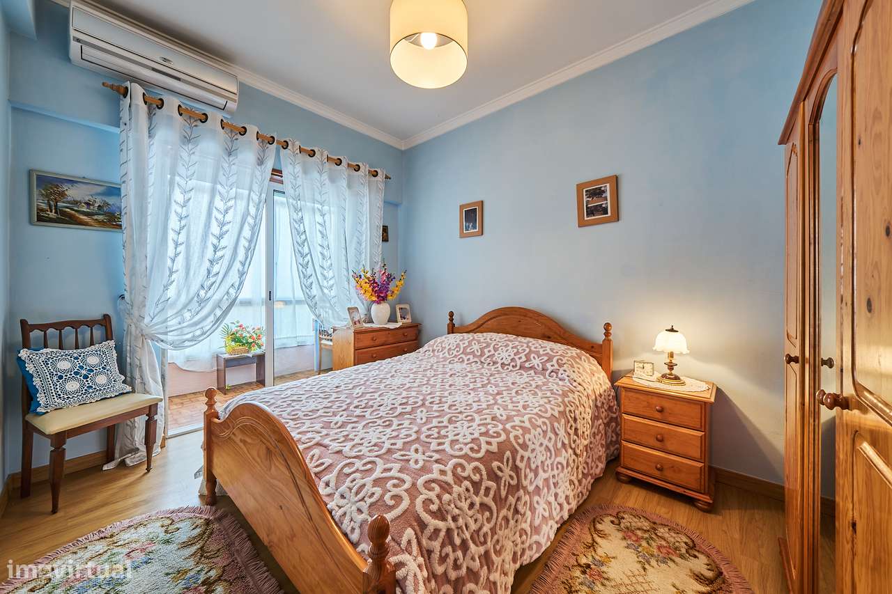 Apartamento com 3 quartos - Corroios-12