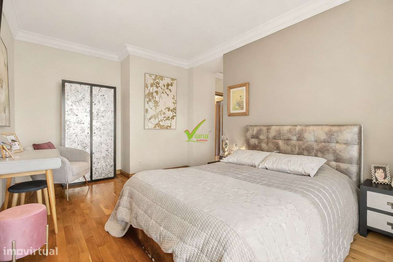 T. 4 com 3 lugares de garagem e arrumos - Centro da cidade da Maia-21