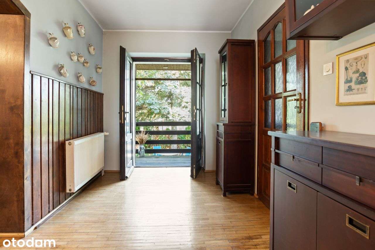 Dom z dużym ogrodem i dwoma lokalami usługowymi-11