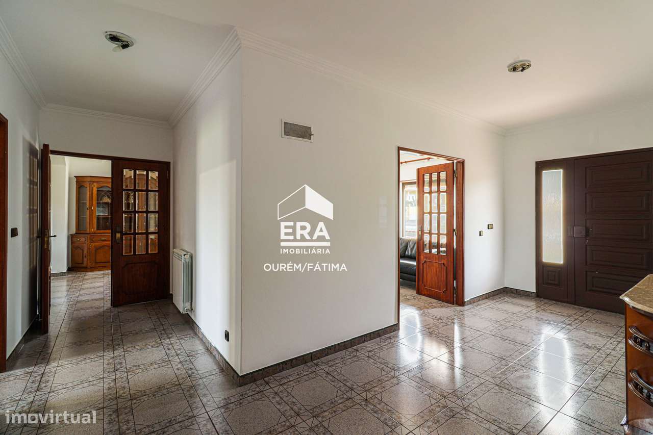 Moradia T5 no Olival, Ourém-17