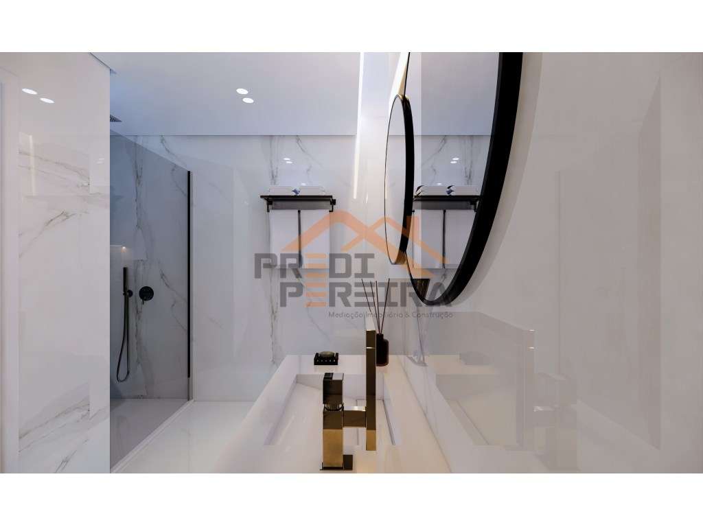 Apartamento T3, com varanda e parqueamento para duas viaturas, situ...-14