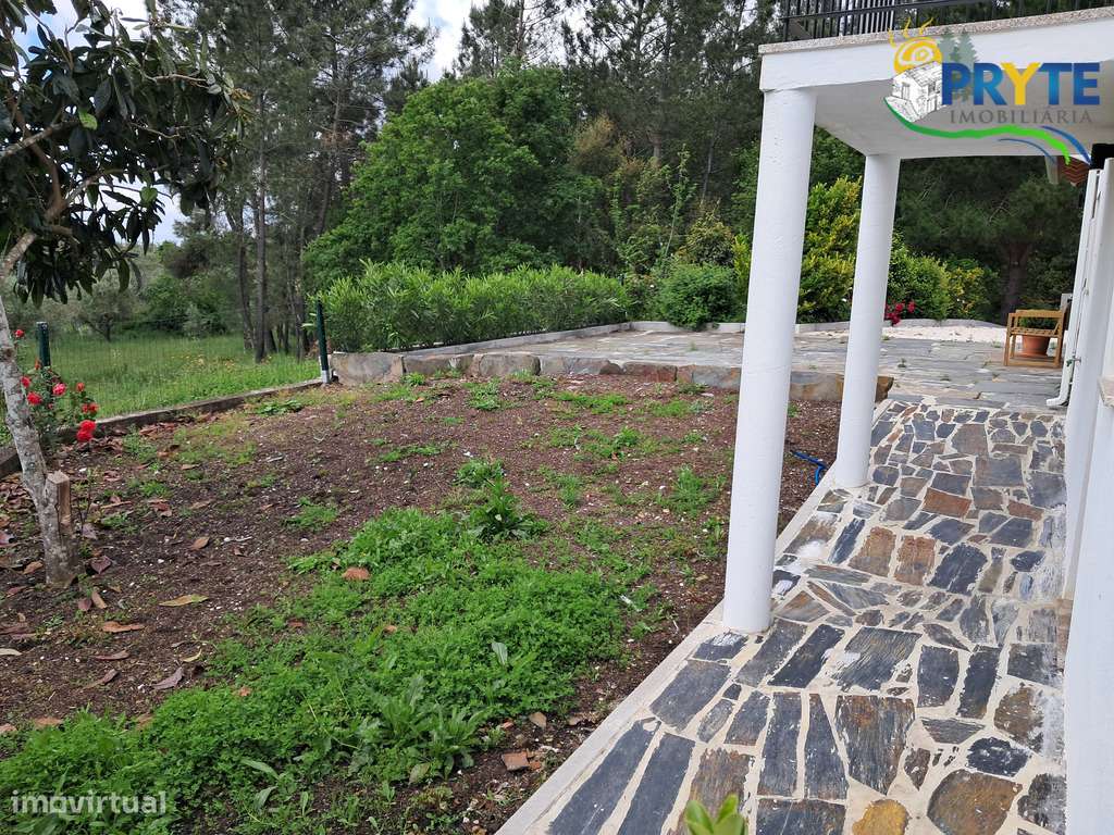 Moradia de tipologia T3 situada perto da Vila da Sertã-8