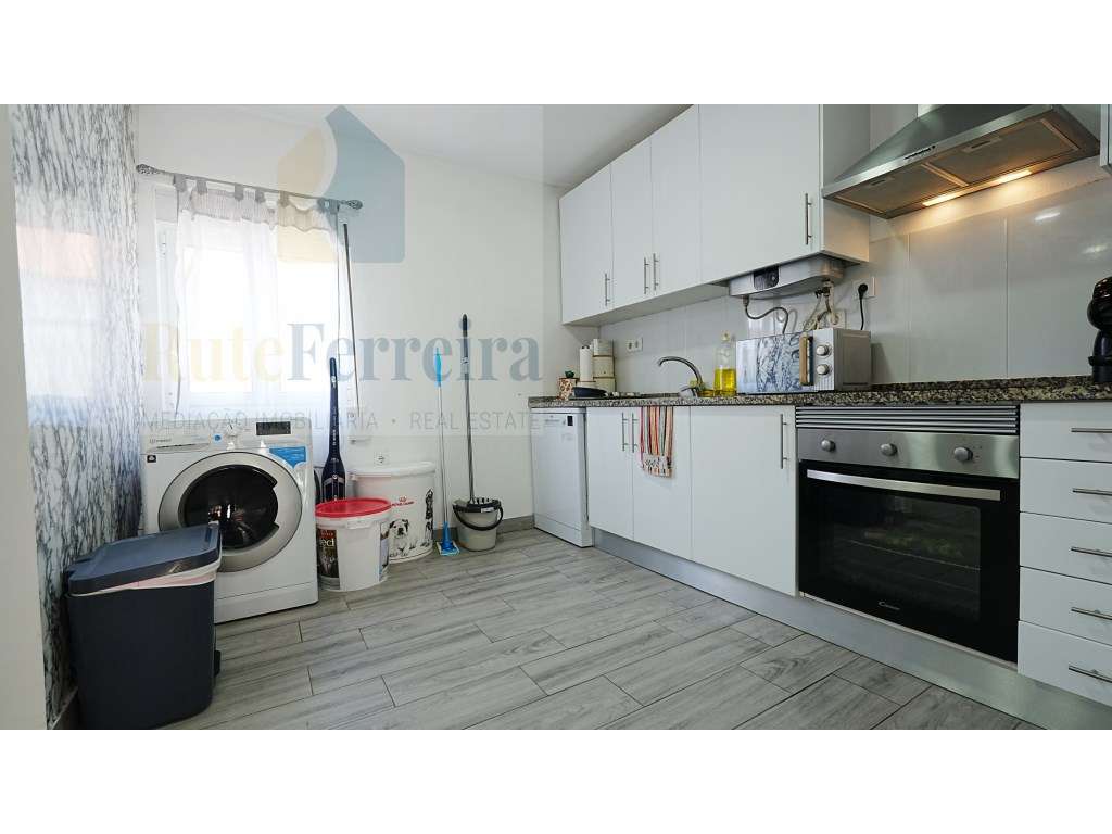 Moradia T2 com espaço exterior localizada junto à cidade de Torres ...-9