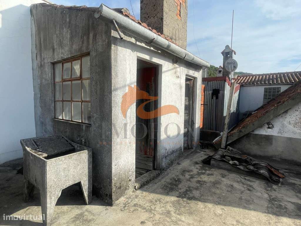Casa por recuperar em São Sebastião da Feira (Oliveira do Hospital)-15