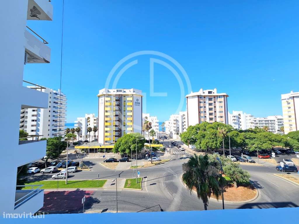 Apartamento T2 em Quarteira, com espaçoso terraço, e perto da praia-18